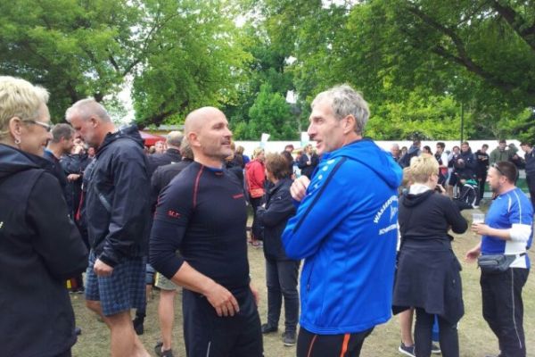 mike-foerster-im-gespraech-jpg45C53B27-385F-7745-3F63-21806331C564.jpg